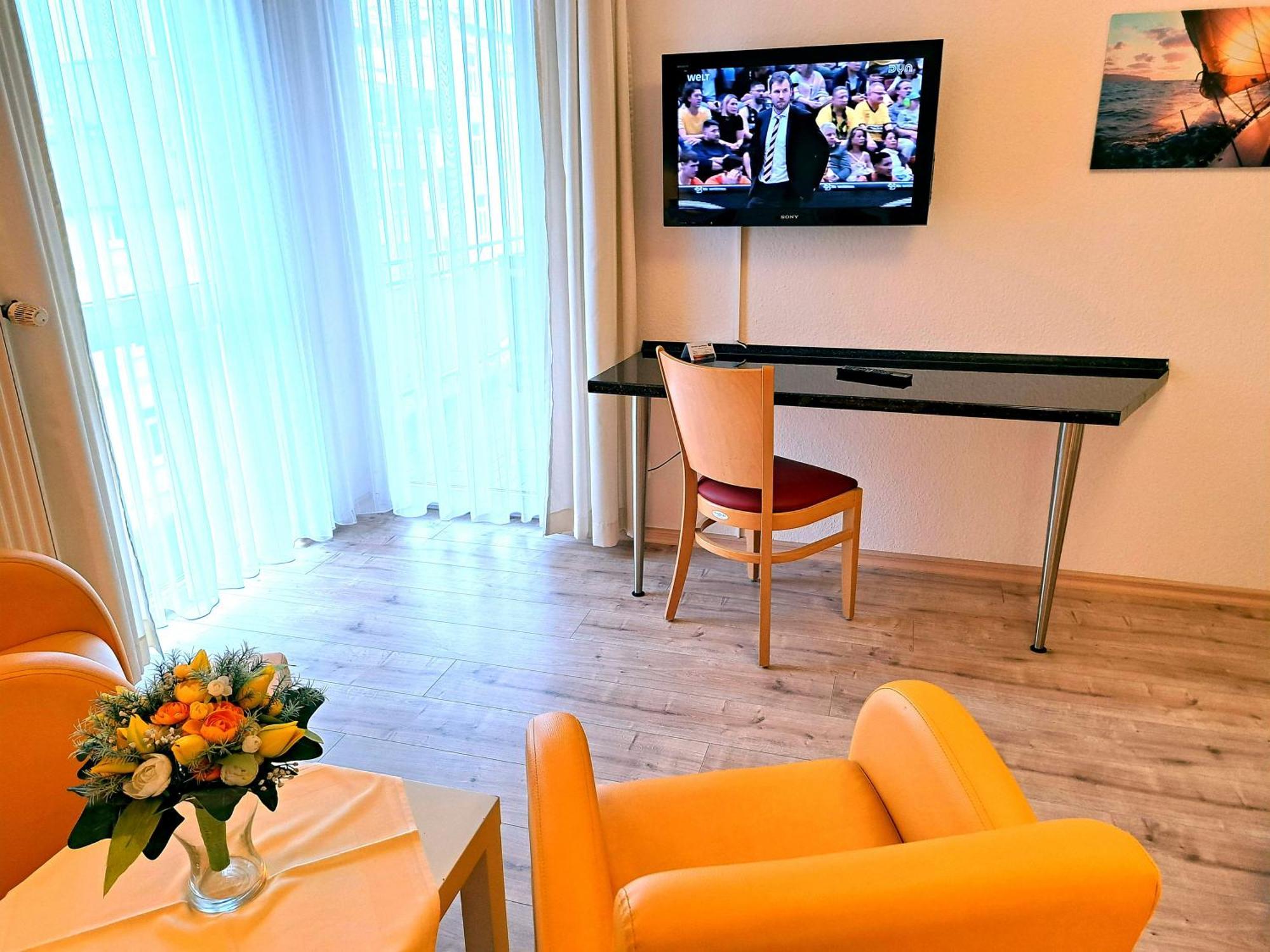 Apartment Sonnige Mit Balkon Im Zentrum Rostock